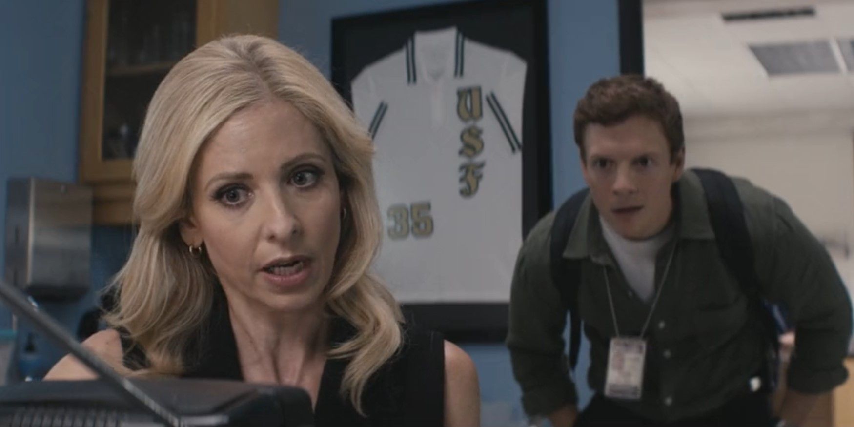 Tanya Martin (Sarah Michelle Gellar) et Dexter (Patrick Gibson) dans l'épisode 5 de la saison 1 de Dexter: Original Sin